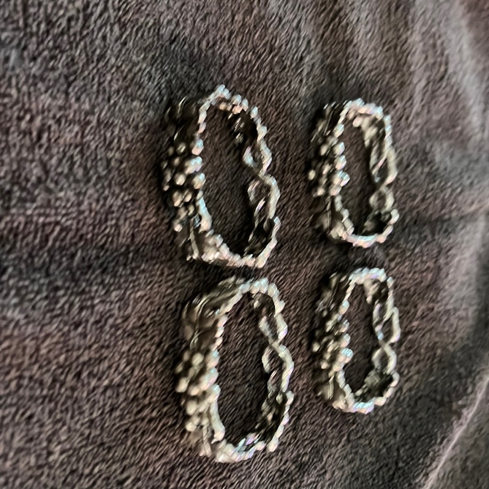 4 Arthur court napkin rings